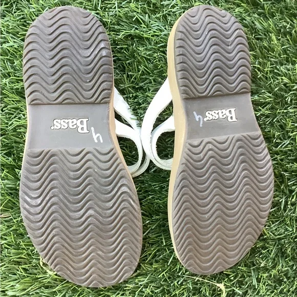 Bass Tan and White Sandals Classic Flip-Flop Style - Picture 4 of 4